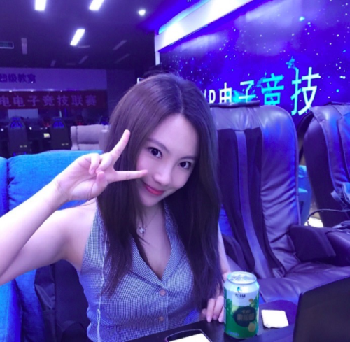 网易CC主播丸子宝宝专访：巾帼不让须眉，力克群雄夺梦幻X9联赛