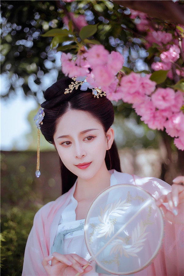 可甜可盐!电魂网络展台绝美showgirl抢先看