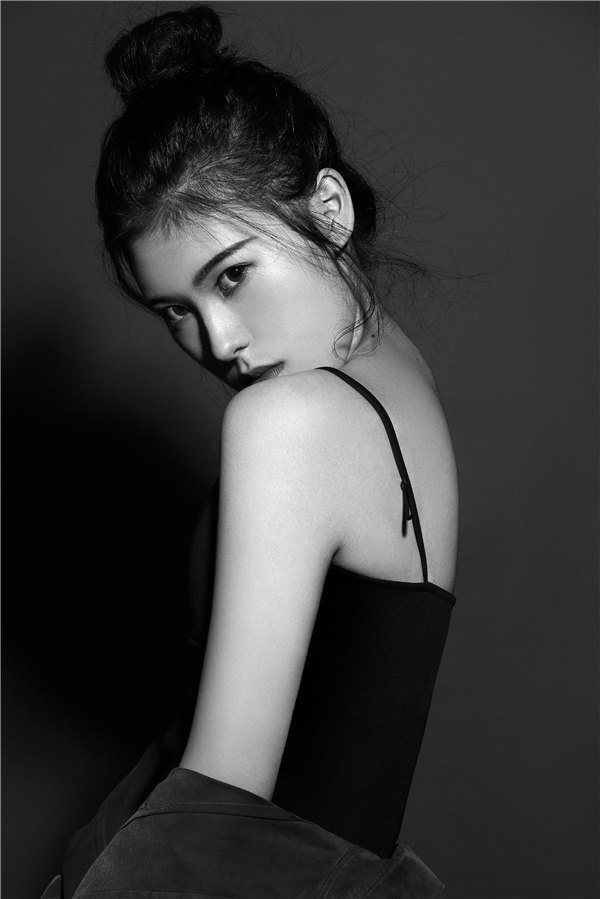 可甜可盐!电魂网络展台绝美showgirl抢先看