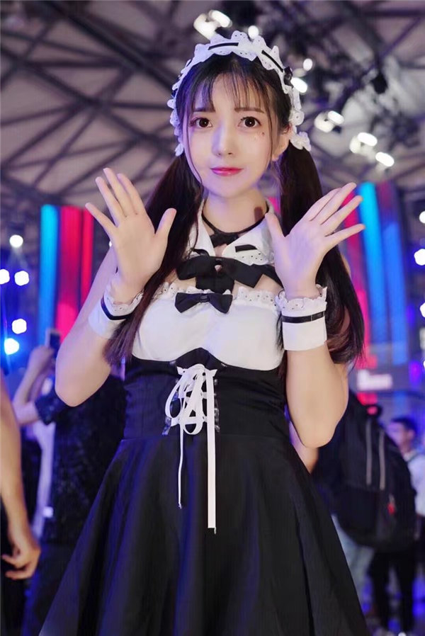 可甜可盐!电魂网络展台绝美showgirl抢先看