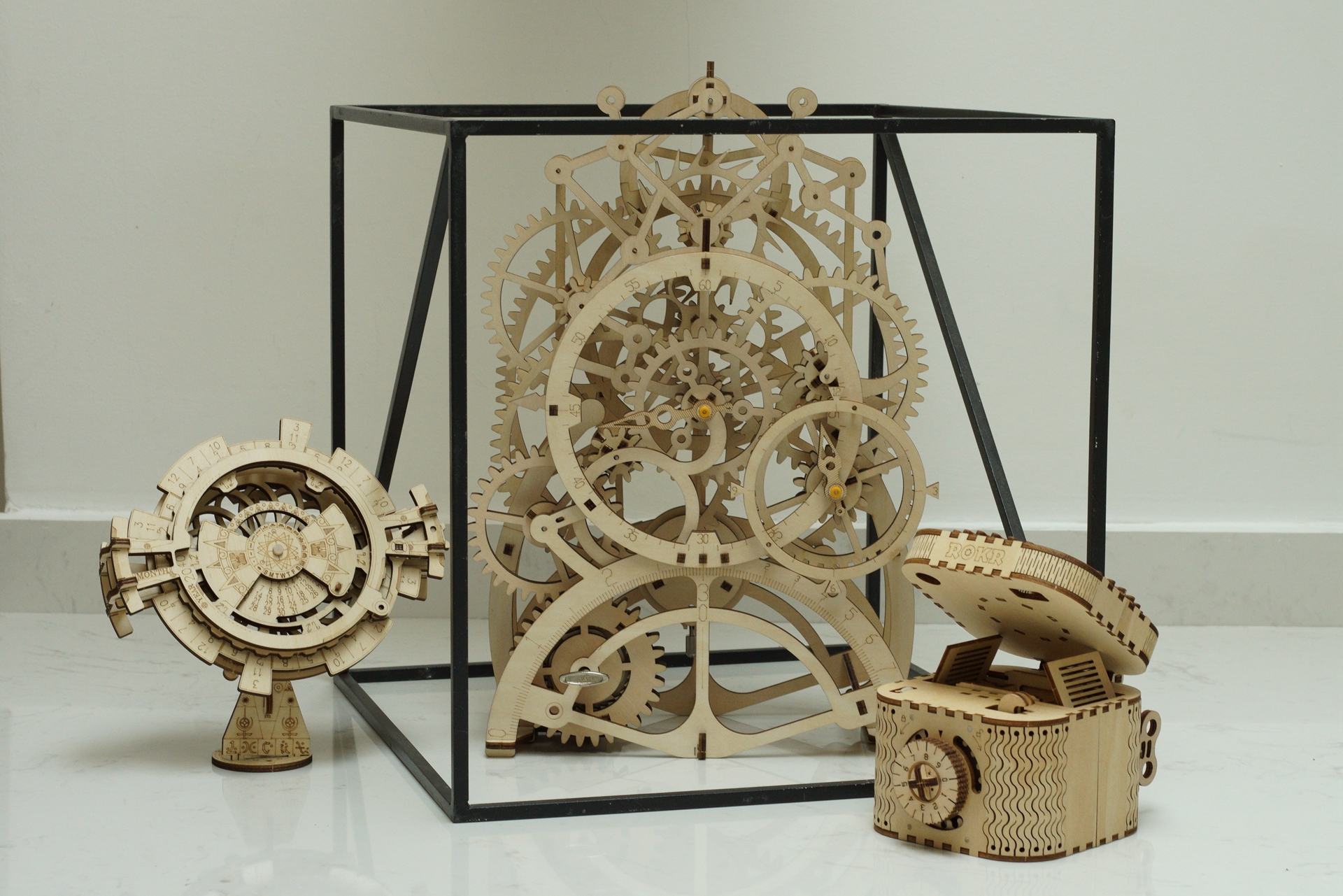 国内粉丝自制老式放映机 并在上面放起了《复联4》