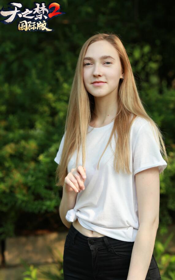 猜拳互动解锁女王的秘密——“六国女王”诱惑曝照!