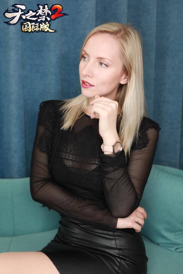 猜拳互动解锁女王的秘密——“六国女王”诱惑曝照!