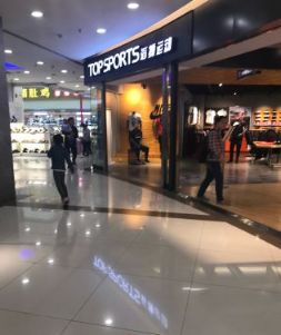 这个父亲节，我陪老爸看了一场电竞比赛……