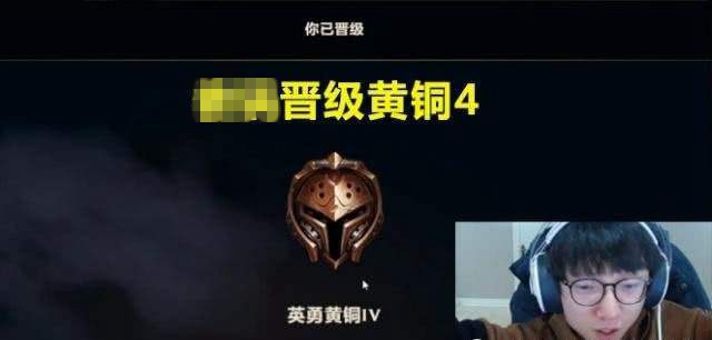 国外网友五十岁老妈LOL打到黄铜四 主玩大眼