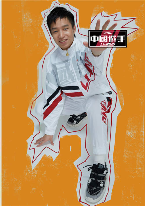 明凯与田野携手多位选手成李宁产品代言人 神秘电竞装备引发新国潮