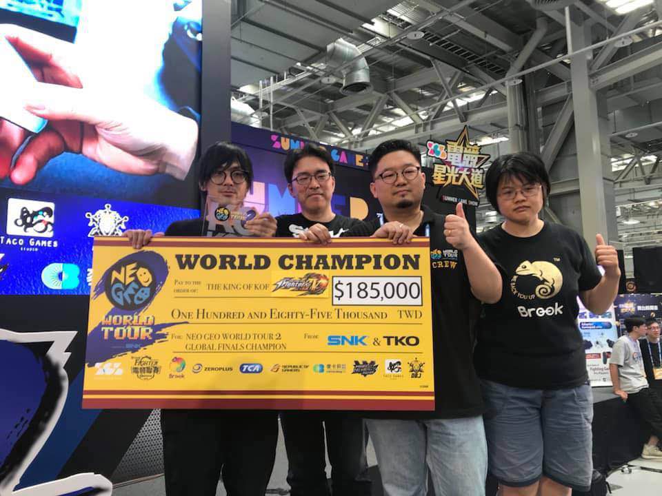 NGWT2总决赛小孩曾卓君与M分别蝉联拳皇98与拳皇14冠军