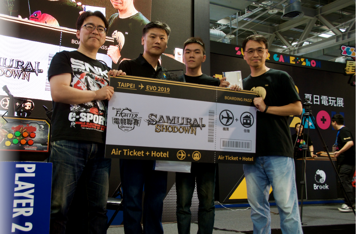 NGWT2总决赛小孩曾卓君与M分别蝉联拳皇98与拳皇14冠军