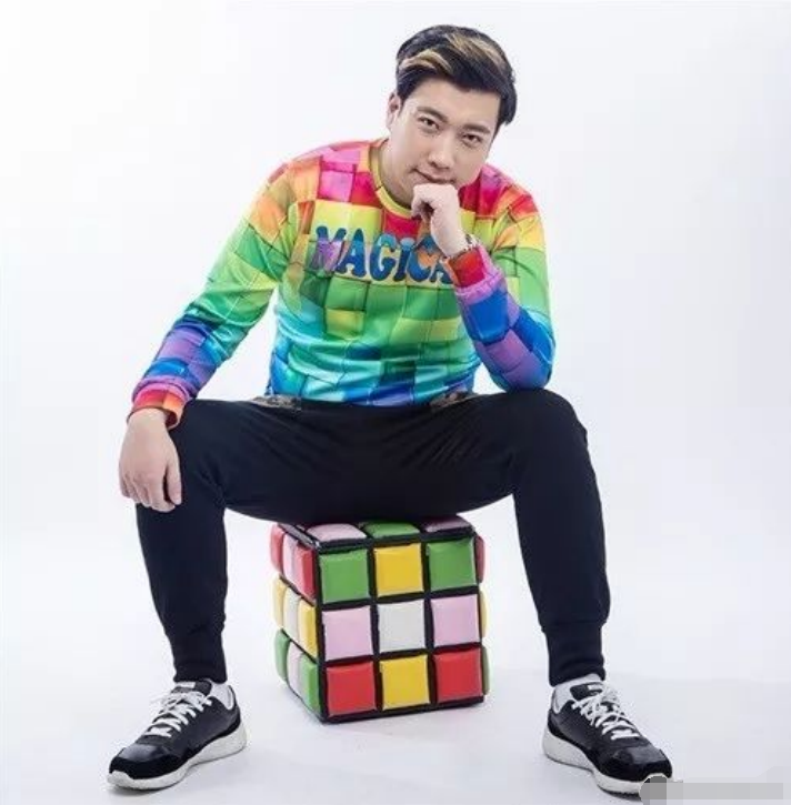 风一样的坑爹哥，CC直播首位登上纽约时代广场主播