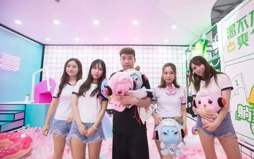 风一样的坑爹哥，CC直播首位登上纽约时代广场主播