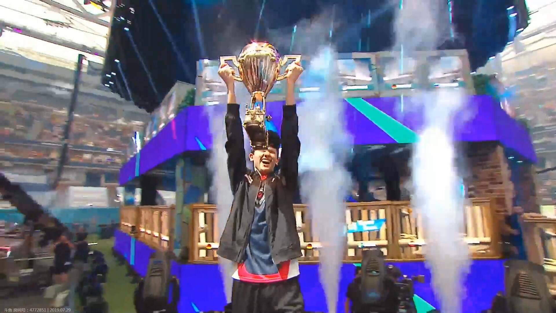 《堡垒之夜》世界杯单排决赛冠军Bugha，来自北美的羞涩男孩