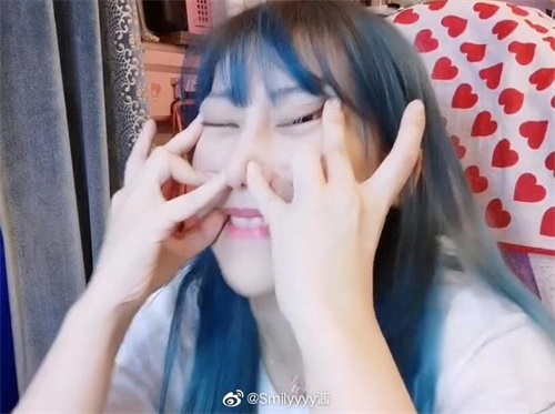 跟着这位主播小姐姐不翻车