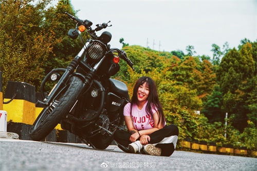 行走的表情包，抖音网红成都姐郭梦婷入驻CC直播