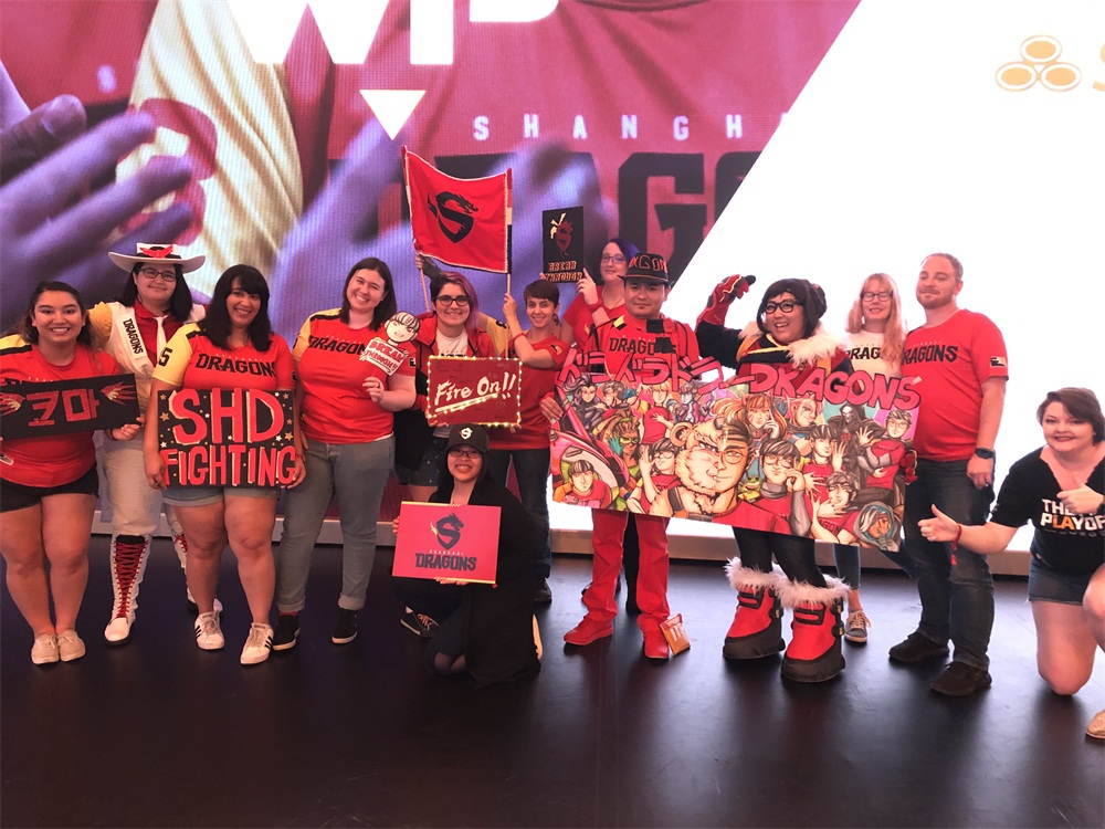 上海龙之队战队主题日粉丝激情无限 常规赛最后一周烈火见真龙!