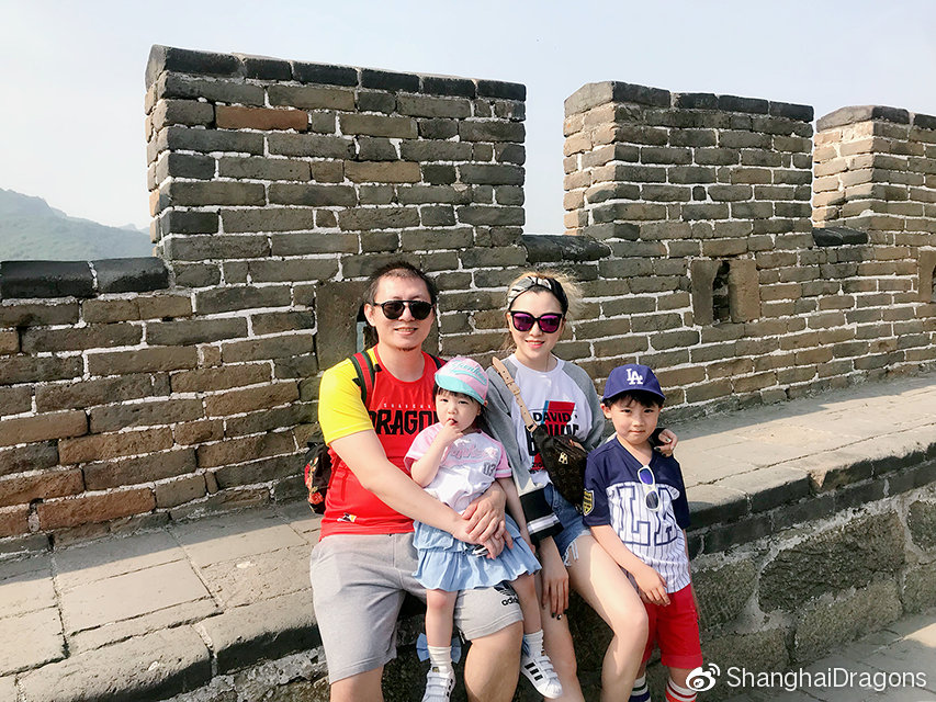 上海龙之队专访神奇的二大妈：解说台上的“全职奶爸”