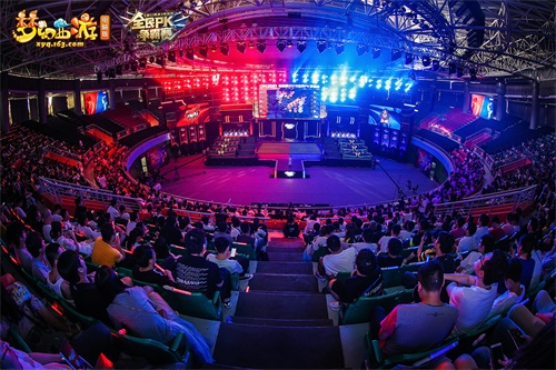 王者战队共逐荣耀!《梦幻西游》电脑版携手荣耀MagicBook Pro，见证全民PK争霸赛冠军诞生