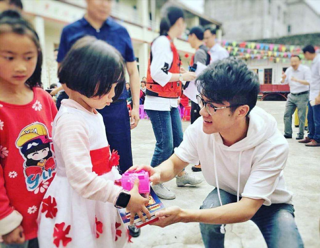 若风再次入选福布斯中国电竞十大意见领袖，堪称人生赢家