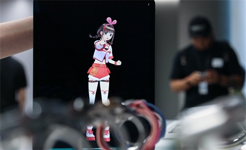 虚拟偶像绊爱出席苹果首发品鉴会，人工智能x科技的破壁碰撞