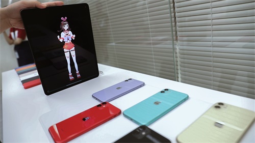 虚拟偶像绊爱出席苹果首发品鉴会，人工智能x科技的破壁碰撞