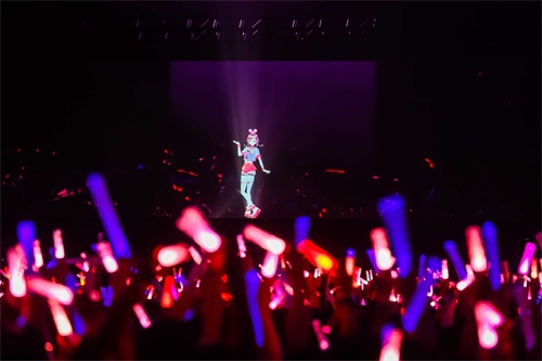 虚拟偶像绊爱出席苹果首发品鉴会，人工智能x科技的破壁碰撞