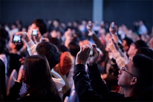 《英雄联盟》手游公布，现场试玩好评如潮！