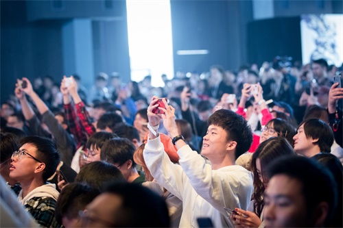 《英雄联盟》手游公布，现场试玩好评如潮！