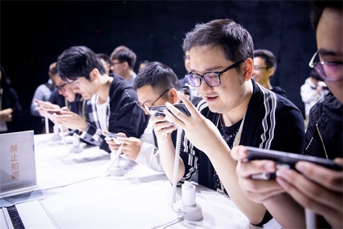 《英雄联盟》手游公布，现场试玩好评如潮！