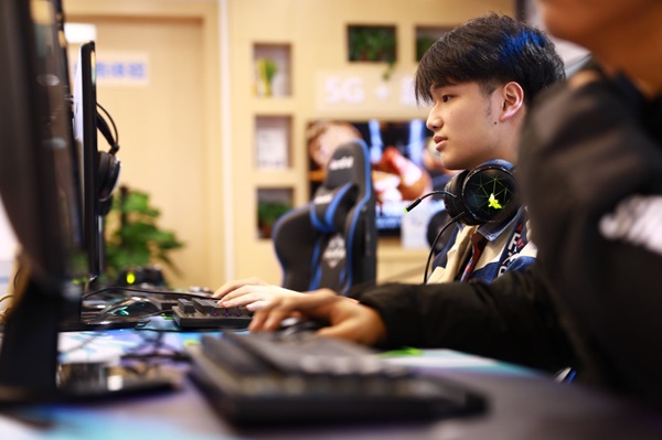 秦川电竞成功揭幕 中国移动电竞技赛陕西烽火点燃