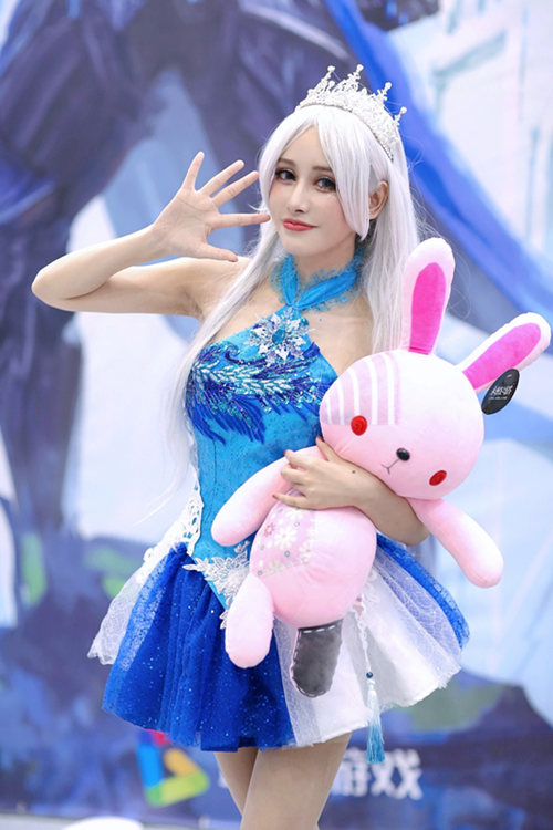 AION战车亮相西安 《永恒之塔》双城狂欢之旅