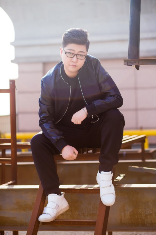 网易娱乐专访“CC年度金牌男艺人”卡牌：拿下第6座小金人，感谢所有支持与陪伴