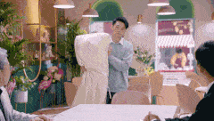 爱情公寓当着几亿观众的面，玩了一整集武侠游戏《逆水寒》