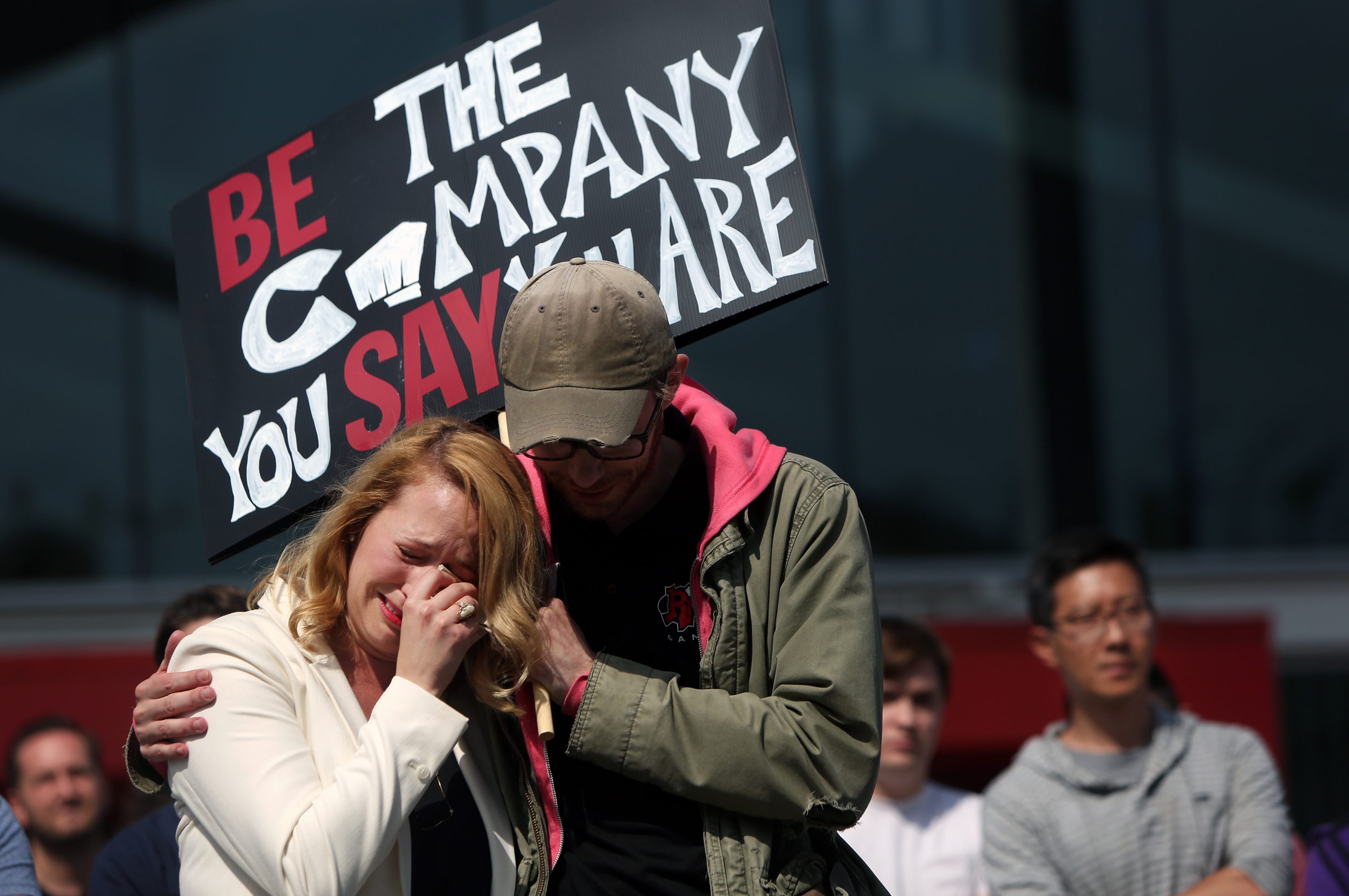 性别歧视案原告索赔升至4亿美元 ！拳头官方回应并不公平