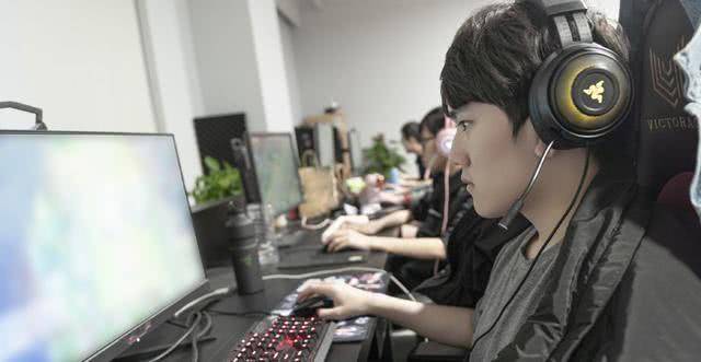 阿水表哥承认乱搞阿水转会合同 王思聪：我iG斗不过你