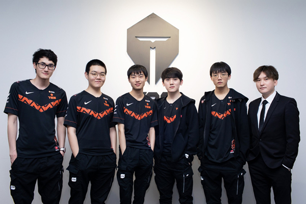 此刻  敬英雄 2020LPL春季赛决赛即将开战