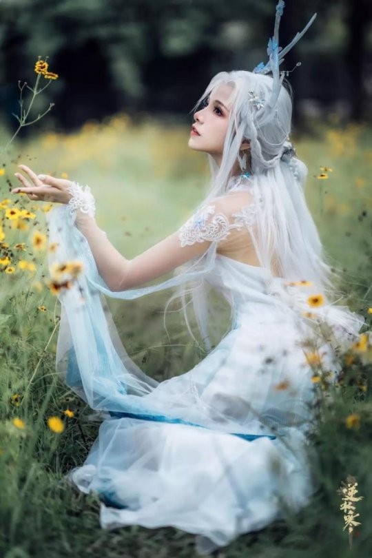 创造营妹子都是游戏粉?通过一个小背包，发现她们玩的游戏不一般