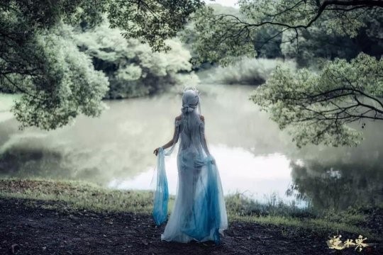 创造营妹子都是游戏粉?通过一个小背包，发现她们玩的游戏不一般