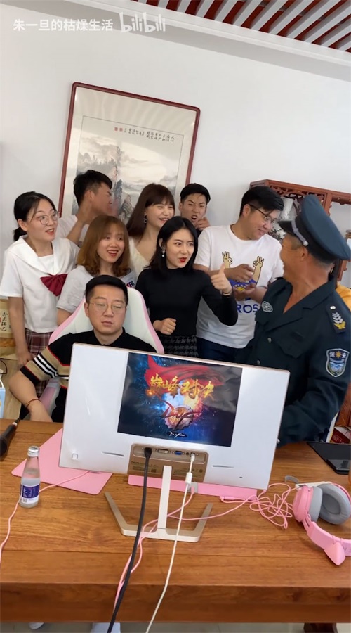 朱一旦的游戏生活系列海报发布 《DNF》十二周年庆引期待