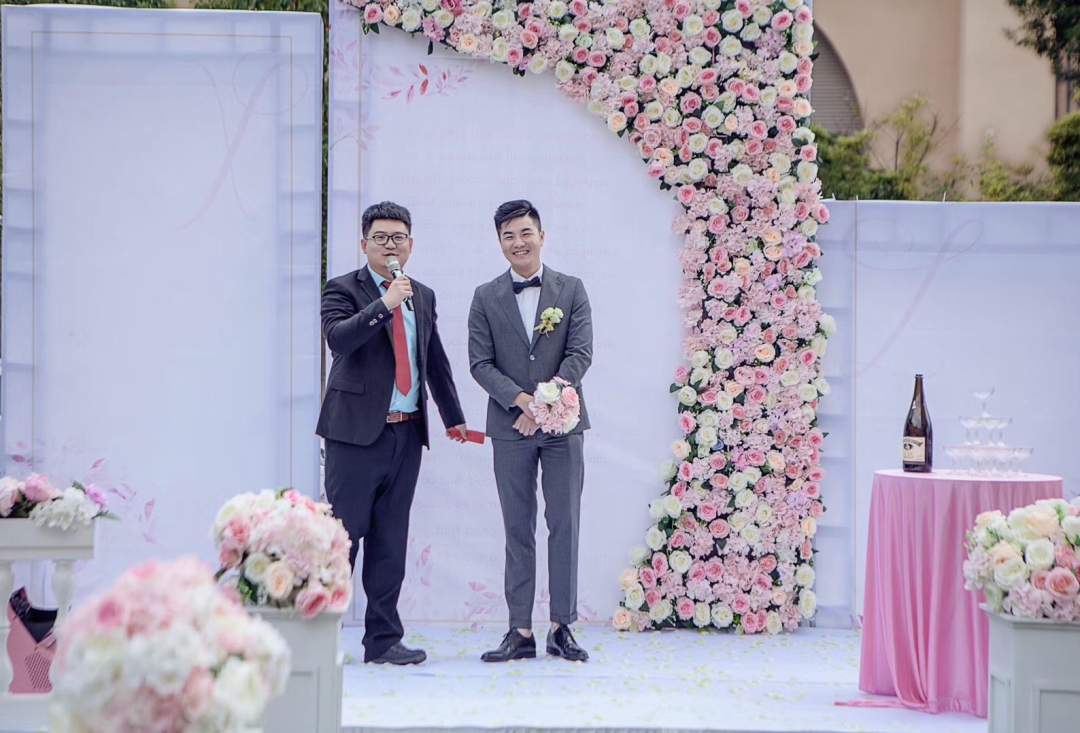 一位电视台主持人，在《逆水寒》里找到事业第二春