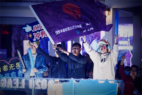 城市峡谷生活月欢乐多 S10半决赛东方明珠将上演巨龙回巢