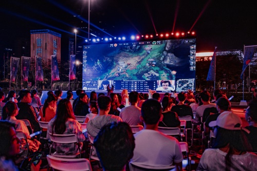 2020全球总决赛落幕 线下观赛融入城市生活