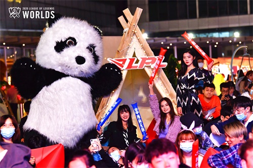 2020全球总决赛落幕 线下观赛融入城市生活