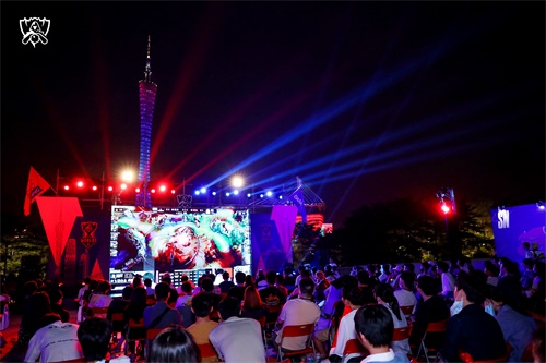 2020全球总决赛落幕 线下观赛融入城市生活