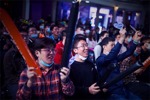 2020全球总决赛落幕 线下观赛融入城市生活