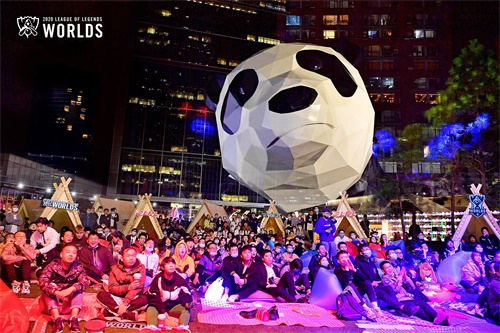 2020全球总决赛落幕 线下观赛融入城市生活