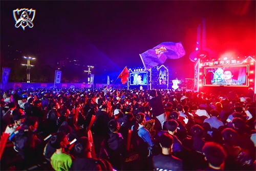 2020全球总决赛落幕 线下观赛融入城市生活