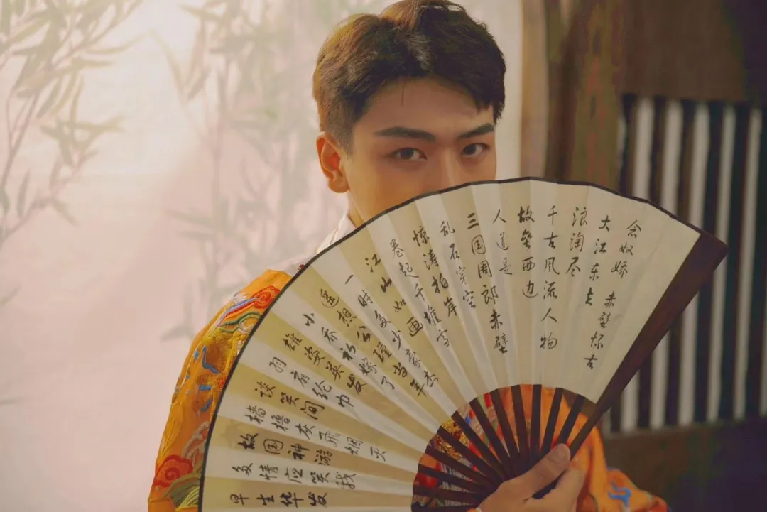 一句骚话，逆水寒玩家遭53万人围观，被几百人齐喊老婆！