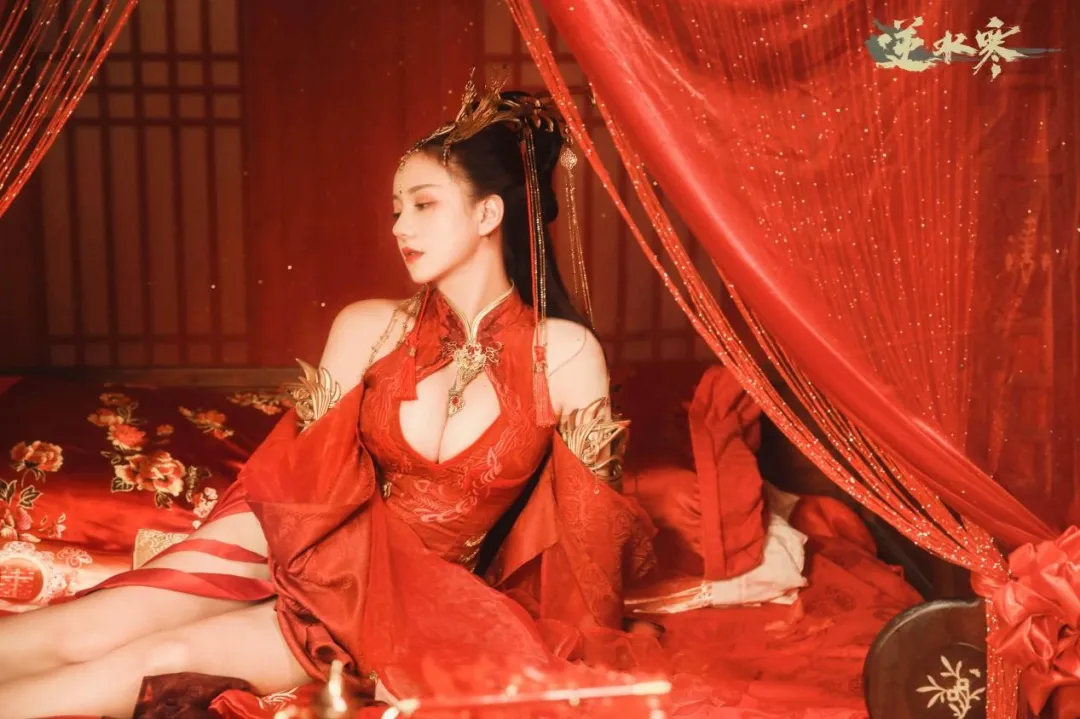 又抓住一枚逆水寒顶流女玩家，婚服被她穿得别番风情