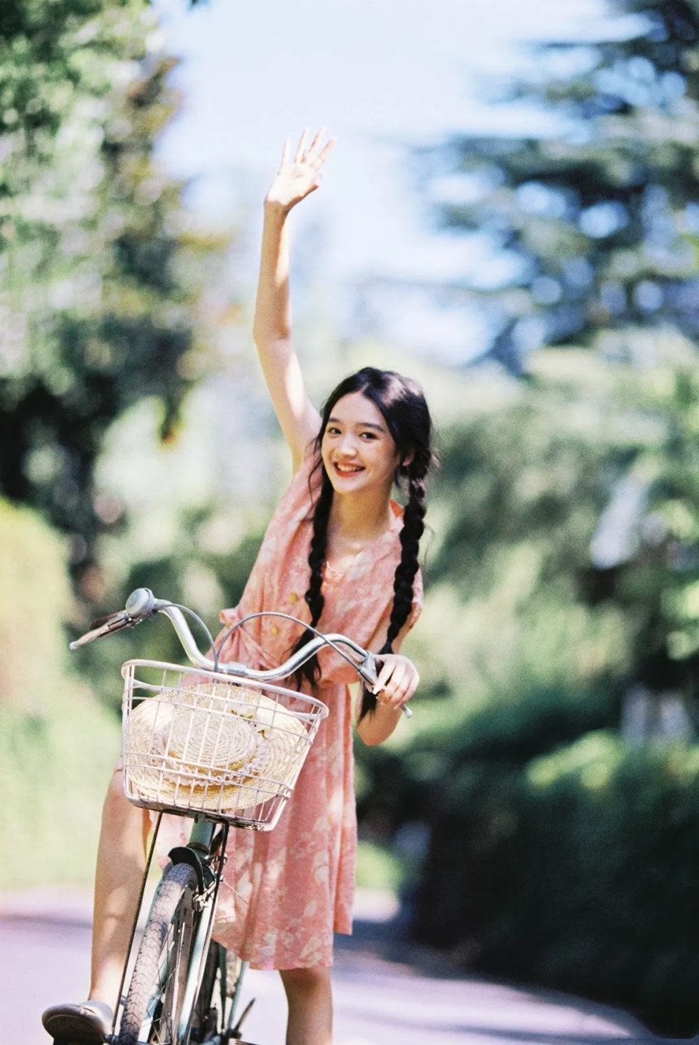 这么可爱的颜值型女玩家，要是不爱唱歌就好了