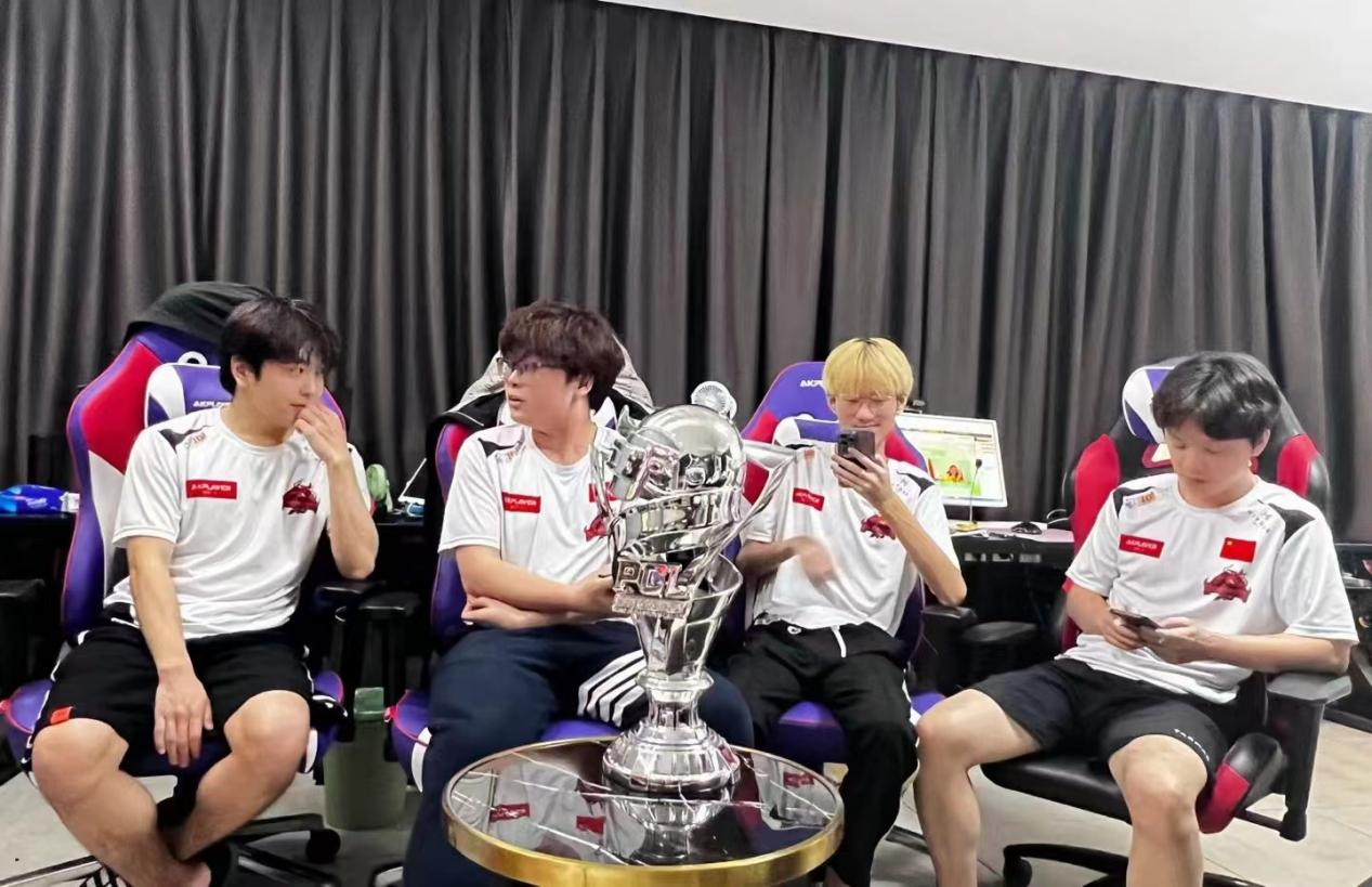 阿卡丁电竞椅贺2022PCL春季赛总冠军NH奋勇争先，龙吟四海