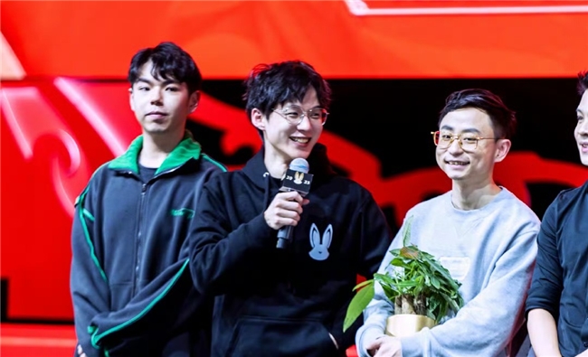 虎娘日报：拳头官宣将免费送限定皮肤 Xun上演教科书千珏